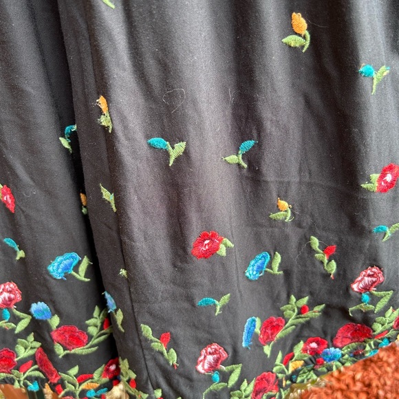 Torrid dress black with floral embroidery hem elastic waistband Sz 1X - Picture 2 of 5